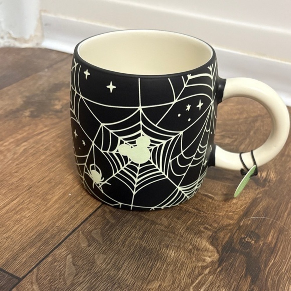 NWT Disney Spider Web Mickey Mouse Glow In The Dark 16 ounce Halloween Mug